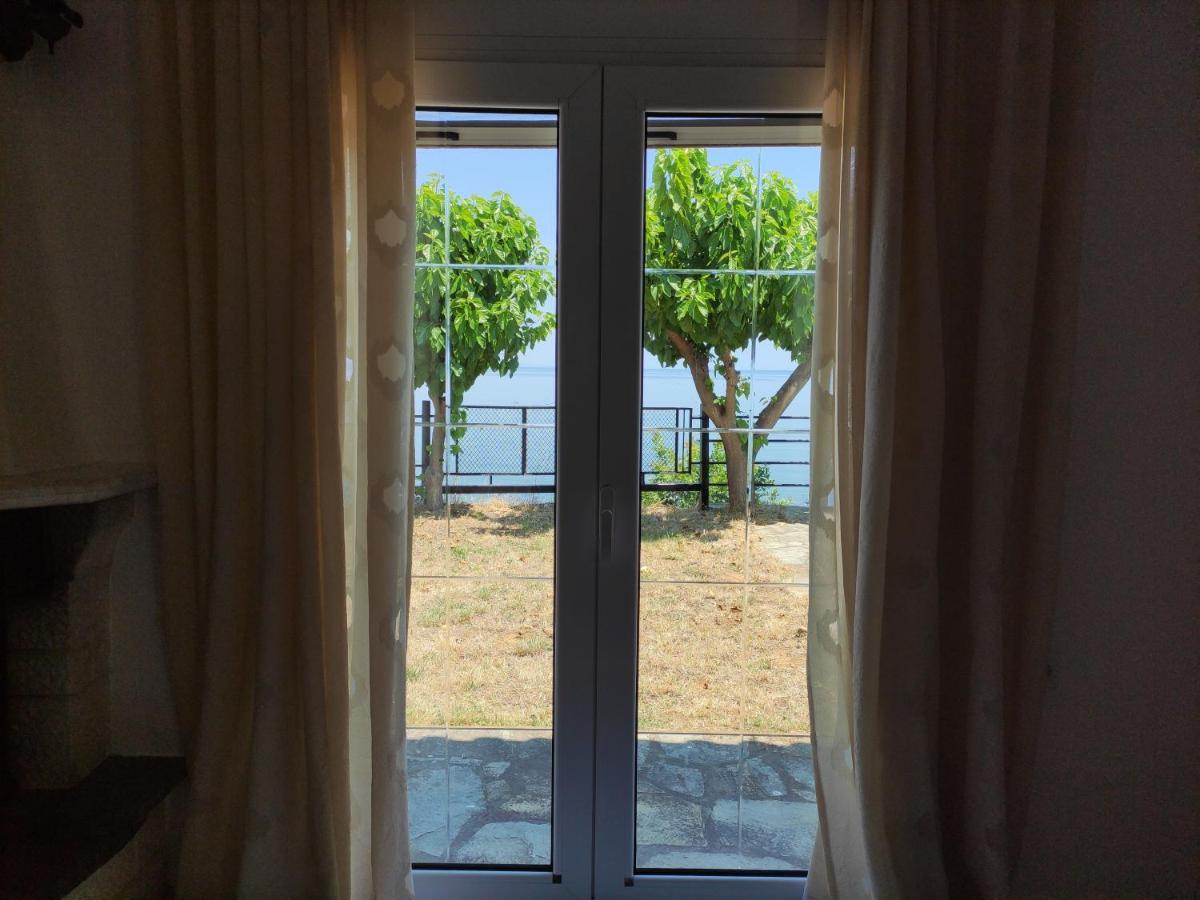 Вілла White Clam Vintage House With Sea View & Garden Макріялос Екстер'єр фото